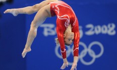 开云在线直播-赛道与球场，速度与韧性的双重奏