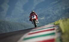 开云体育-赛道上的冰与火，雷诺鏖战红牛二队，维斯塔潘的统治艺术