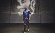 开云体育官网-孤独的蓝月骑士，阿尔瓦雷斯在比利时之夜扛起曼城的荣光与遗憾