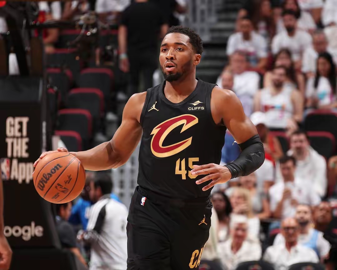 勇士翻盘波兰男篮,米切尔惊艳世界的简单介绍 勇士翻盘波兰男篮,米切尔惊艳世界的简单介绍