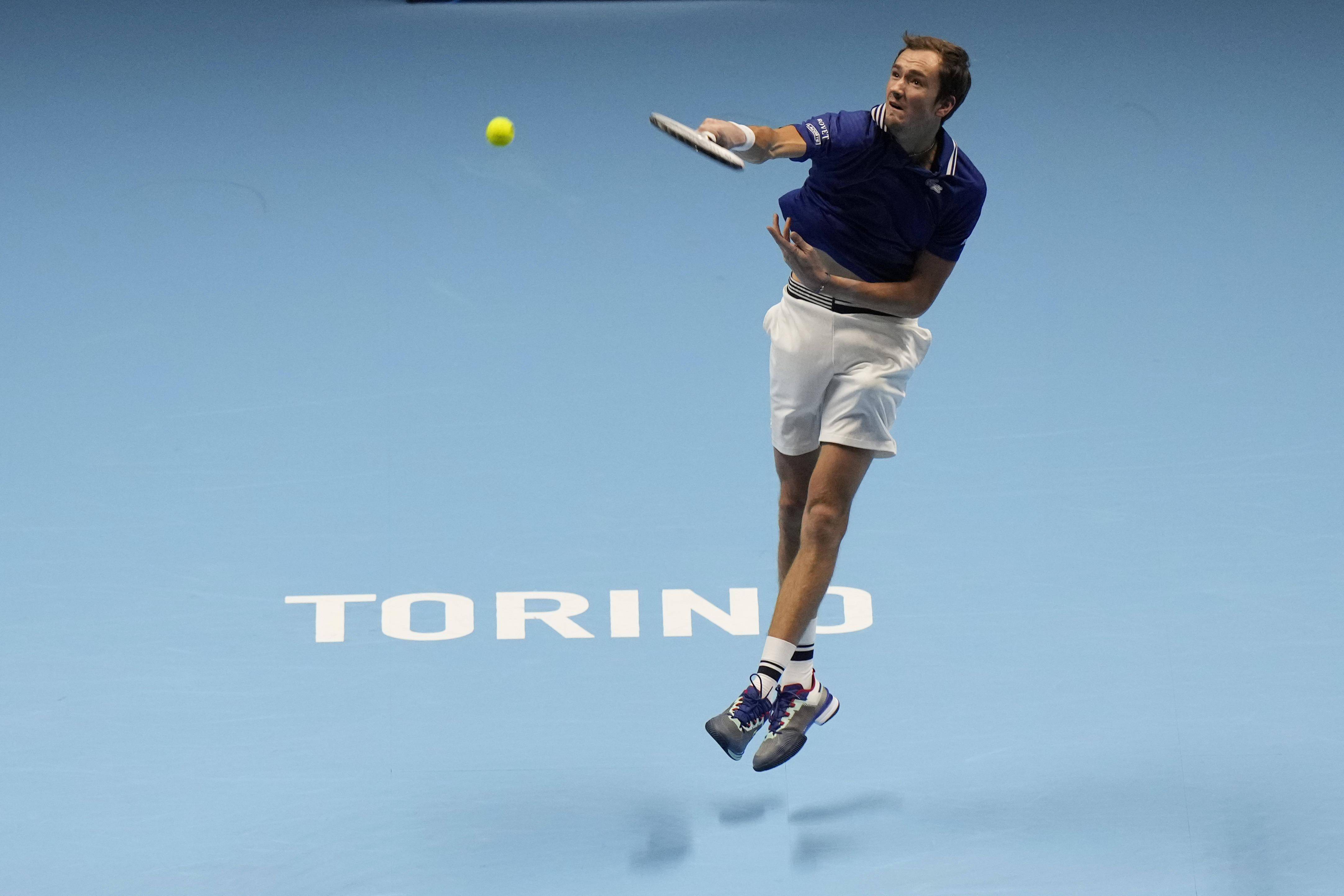 世界网球队鏖战美国网球队,梅德韦杰夫爆发神勇的简单介绍 世界网球队鏖战美国网球队,梅德韦杰夫爆发神勇的简单介绍