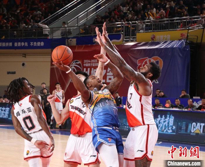 新疆男篮逆袭成功，逐渐崭露头角的简单介绍