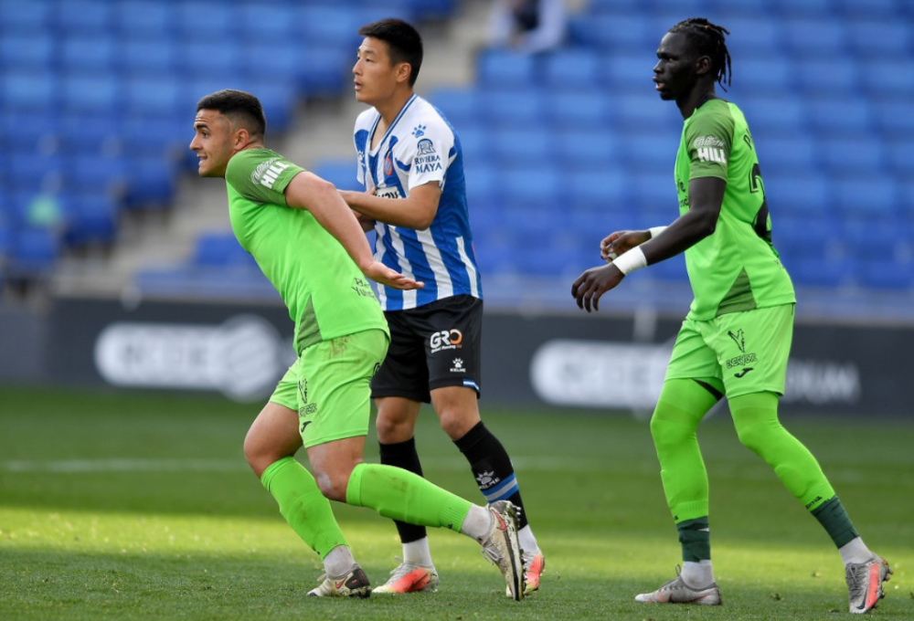 包含安科雷姆队全员发力，主场击败对手晋级的词条