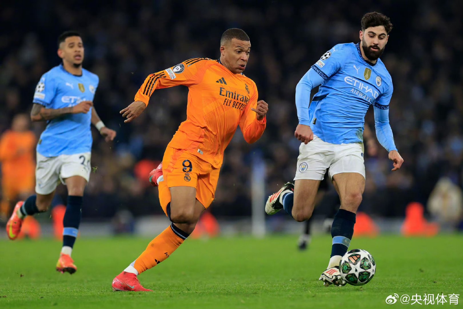 包含曼城轻松横扫葡萄牙豪门，晋级欧冠八强的词条