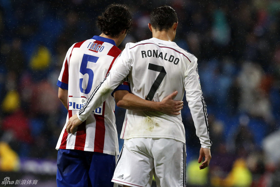 包含格里兹曼反击射门，尝试扳平比分的词条