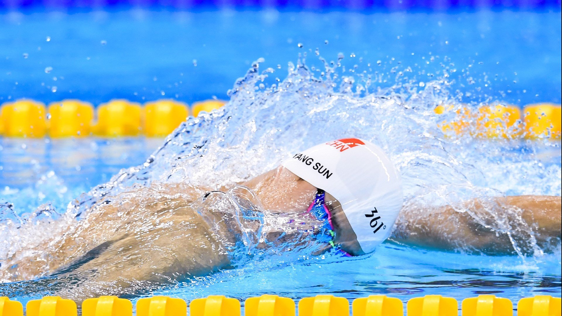 楚阿梅尼爆发引领马赛强势晋级，罗马防线溃败见证新星崛起