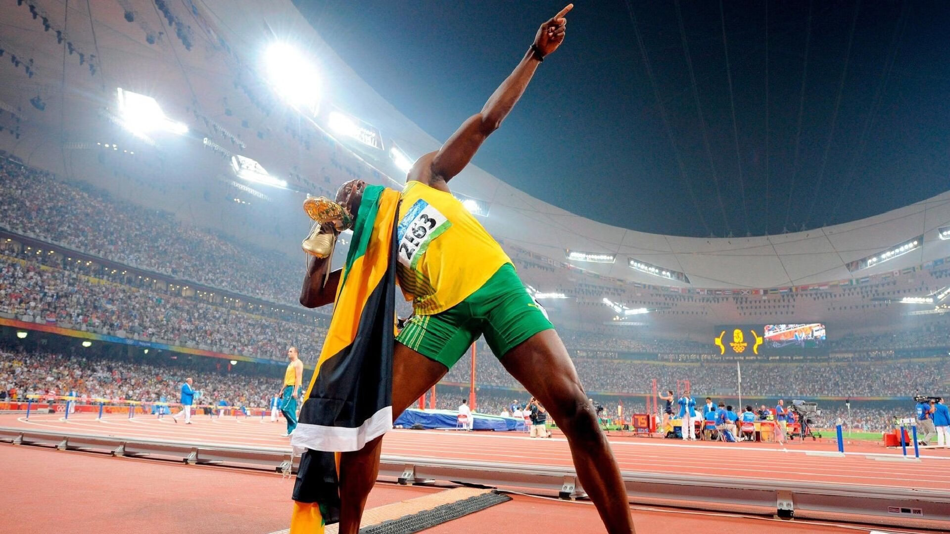 F1街道赛之夜，引擎轰鸣中的绿茵之光，拉什福德如何成为跨界焦点