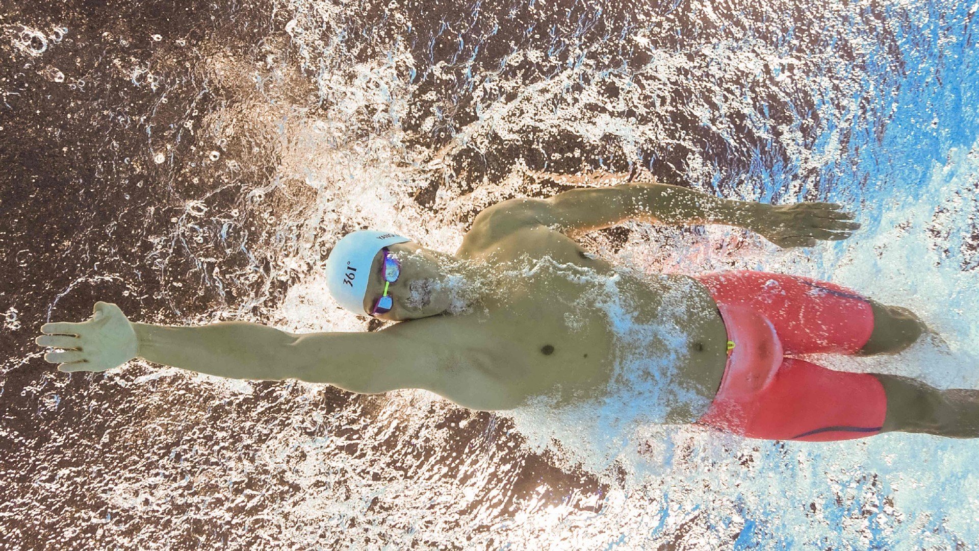 红牛二队横扫迈凯伦，诺里斯点燃赛场，一场颠覆F1格局的胜利